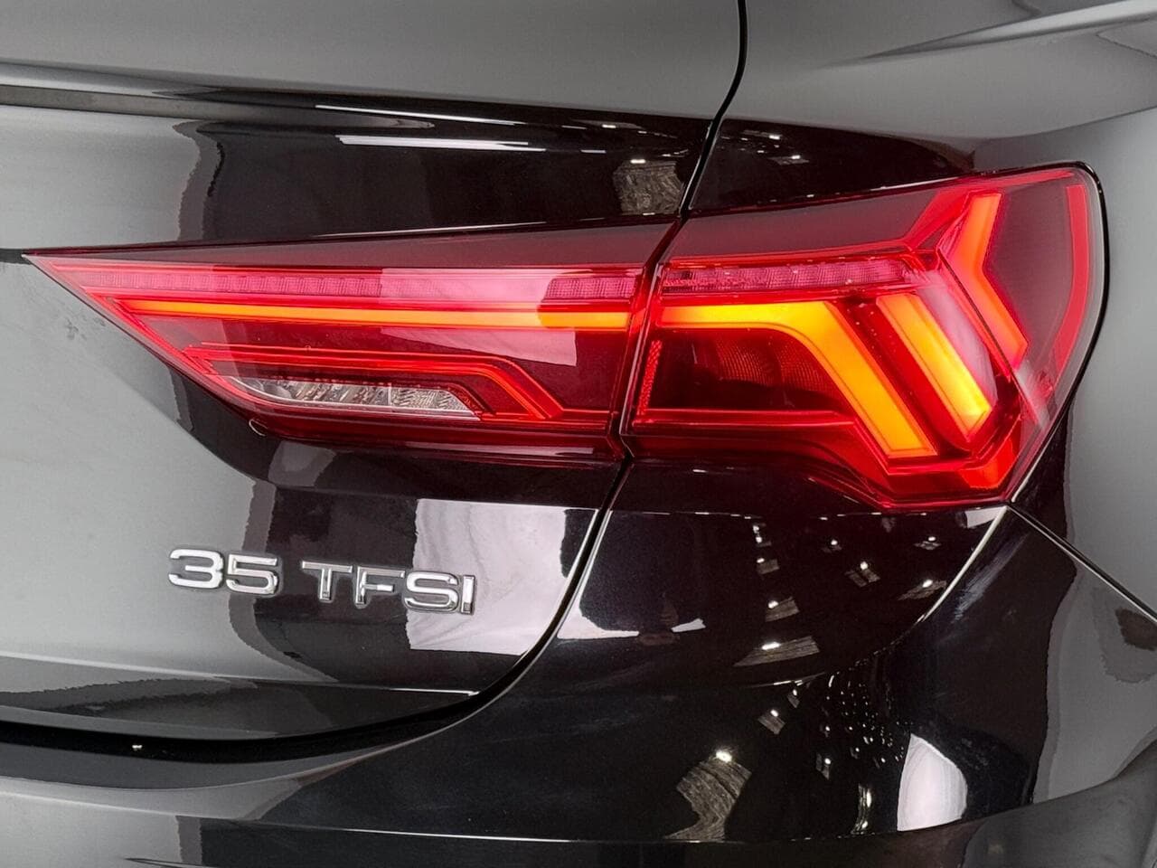Audi Q3 thumbnail Lights Rear