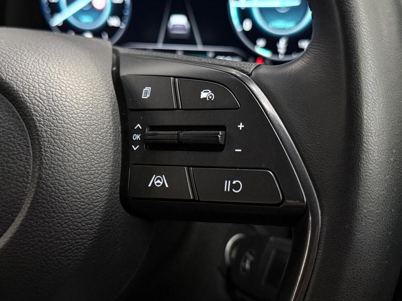 Hyundai BAYON thumbnail Misc Controls