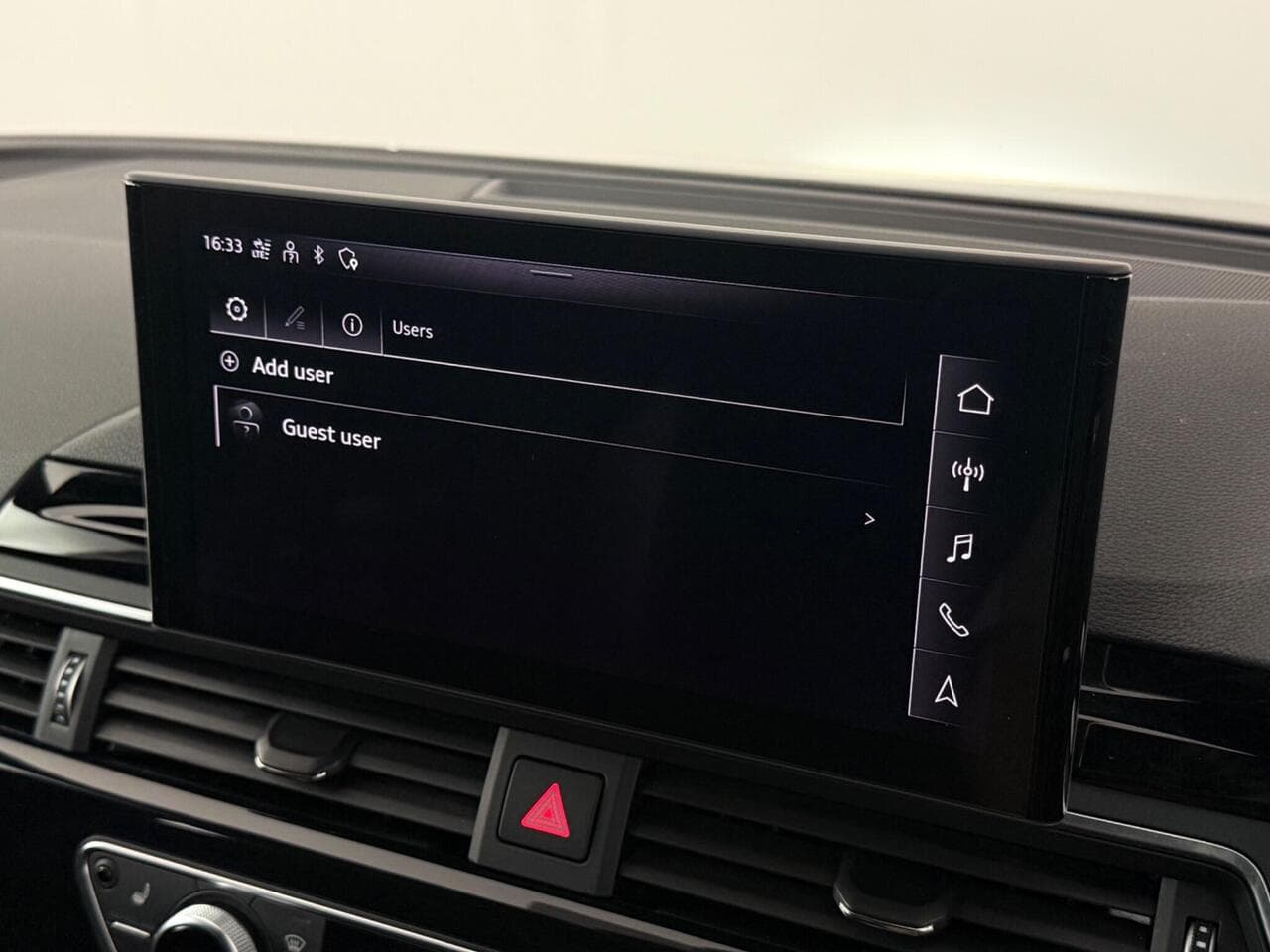 Audi A4 thumbnail Infotainment System