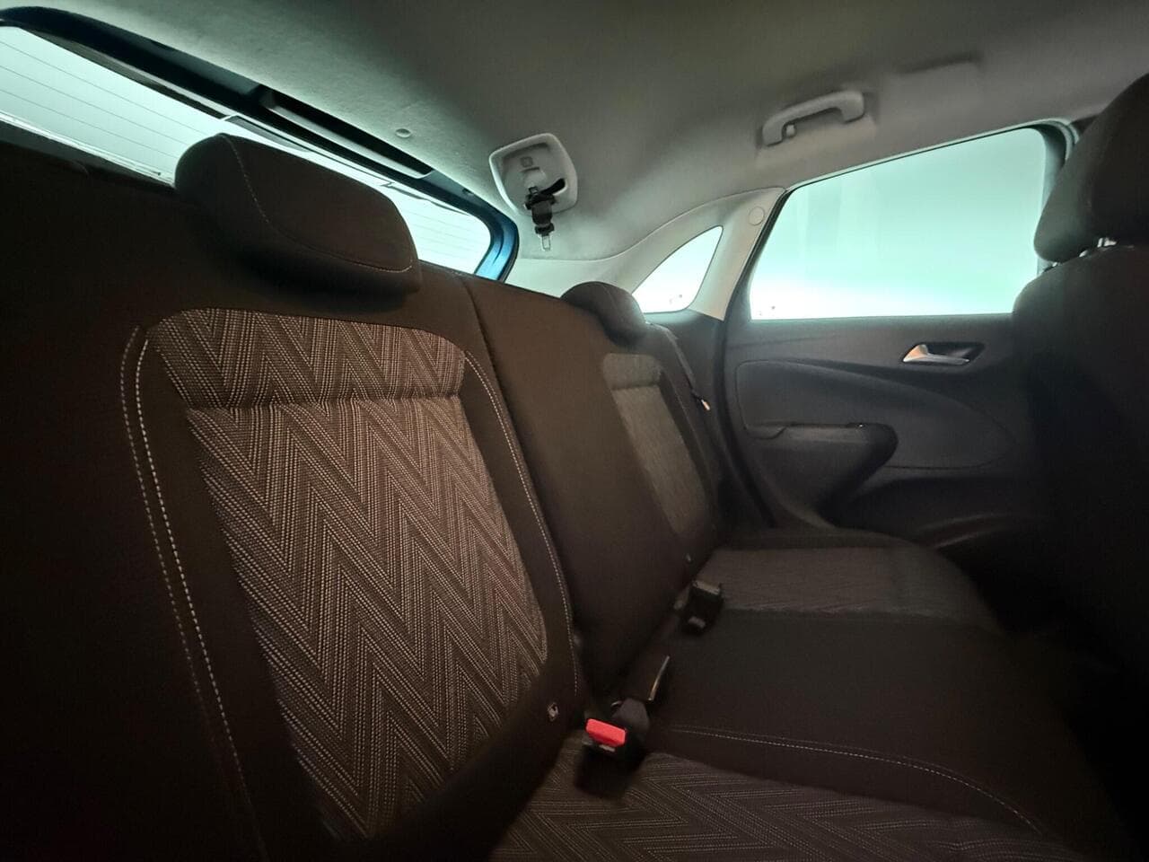 Vauxhall Crossland X thumbnail Seats Rear