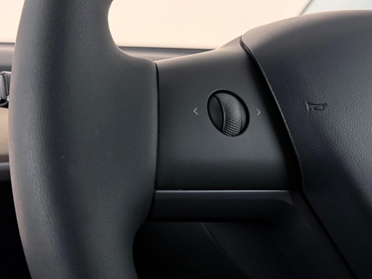Tesla Model Y thumbnail Misc Controls
