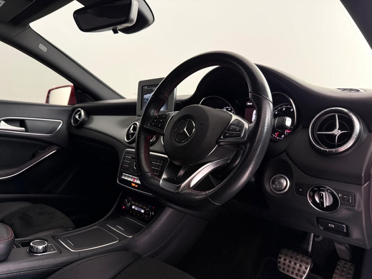 Mercedes-Benz CLA thumbnail Interior Front