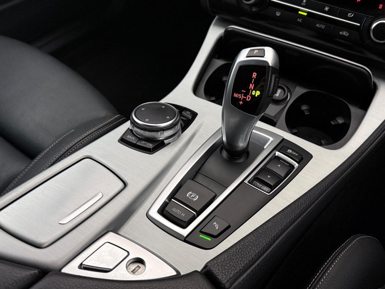 BMW 5 Series thumbnail Interior Front