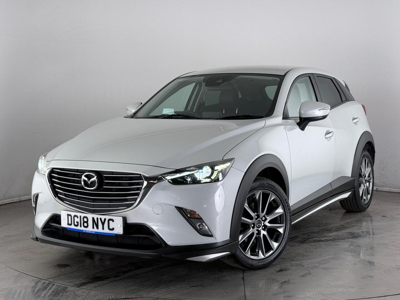 Mazda CX-3 thumbnail Front Left