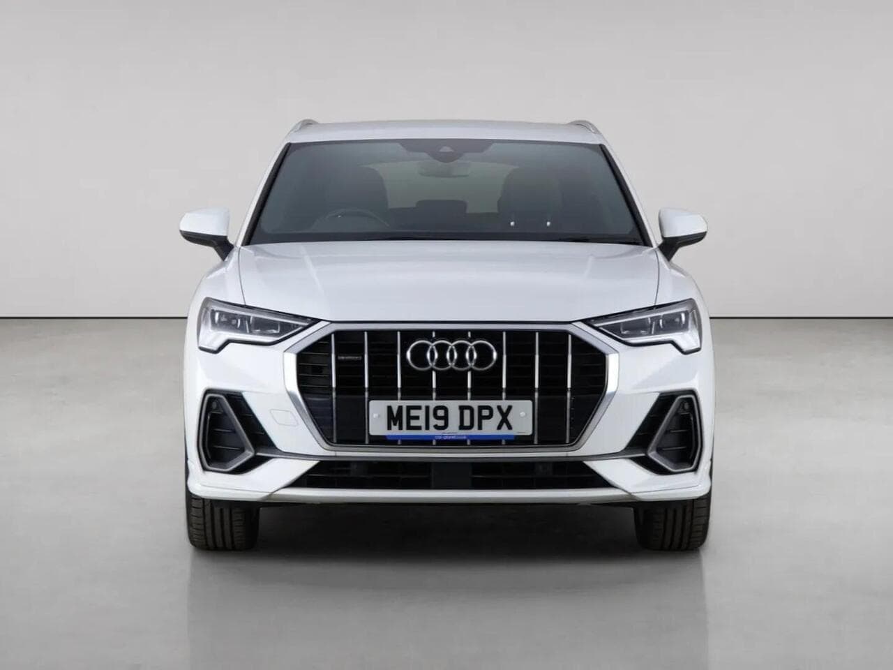 Audi Q3 thumbnail Front