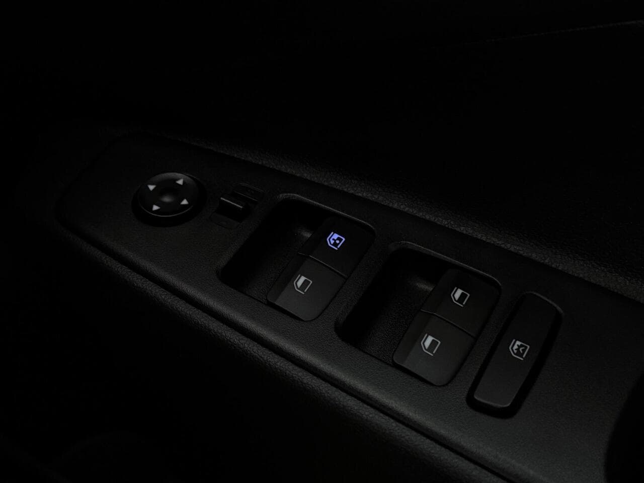 Hyundai i10 thumbnail Misc Controls