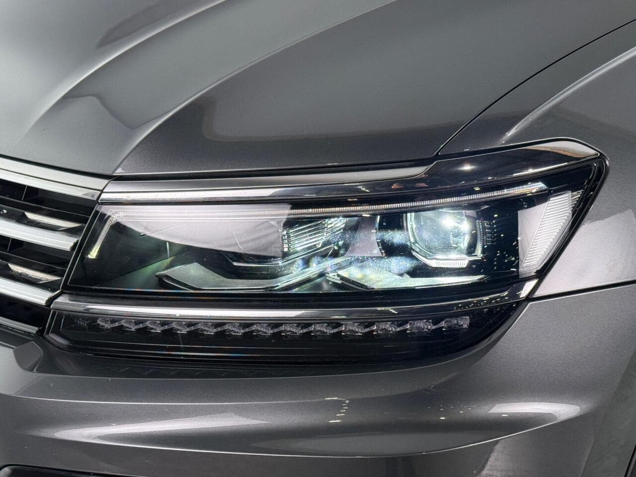 Volkswagen Tiguan thumbnail Lights Front