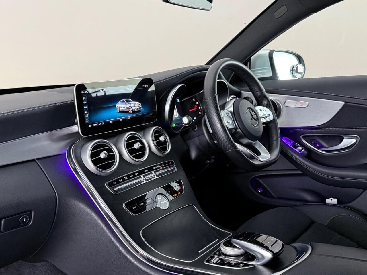 Mercedes-Benz C Class thumbnail Interior Front