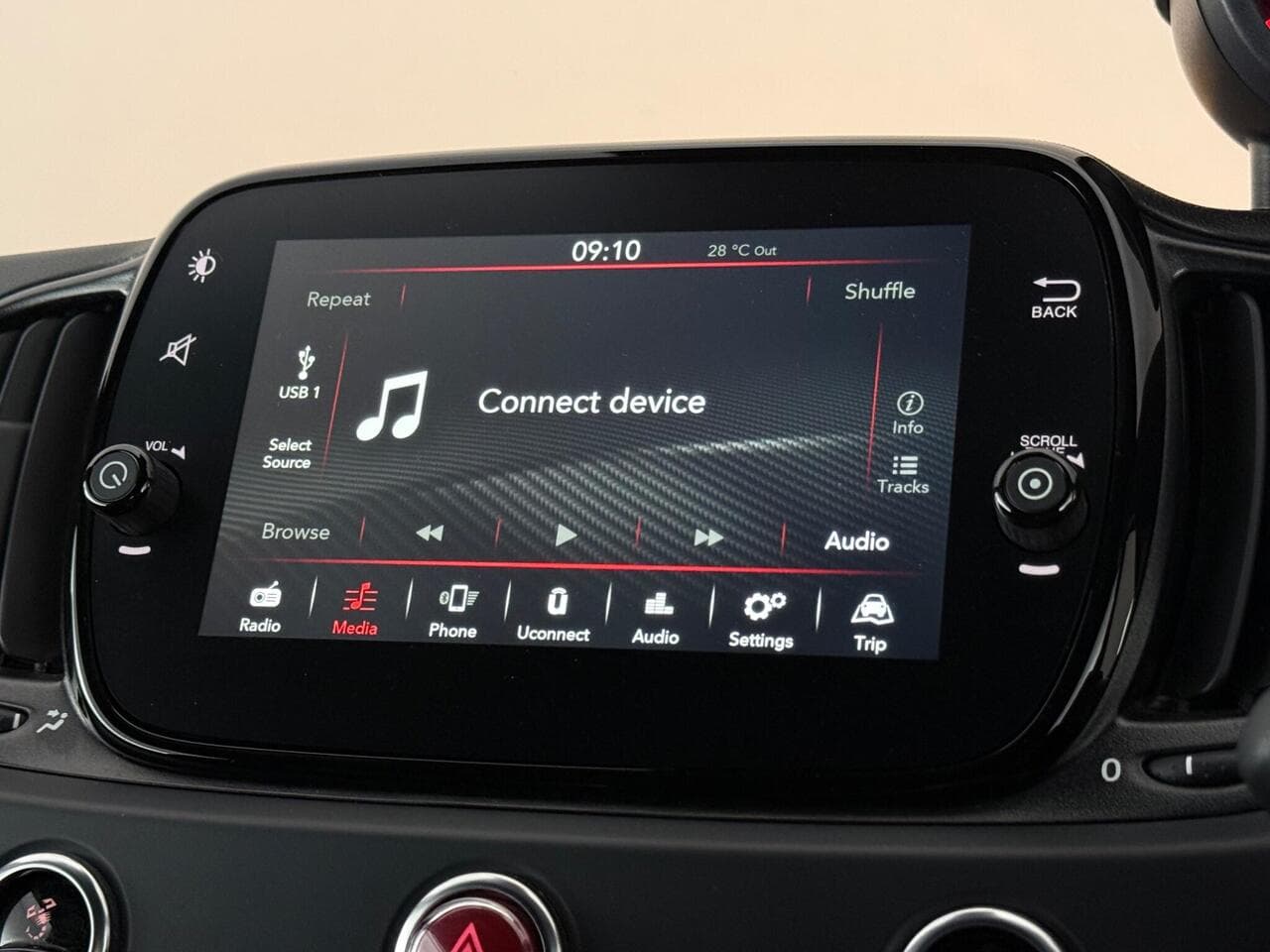 Abarth 595 thumbnail Infotainment System