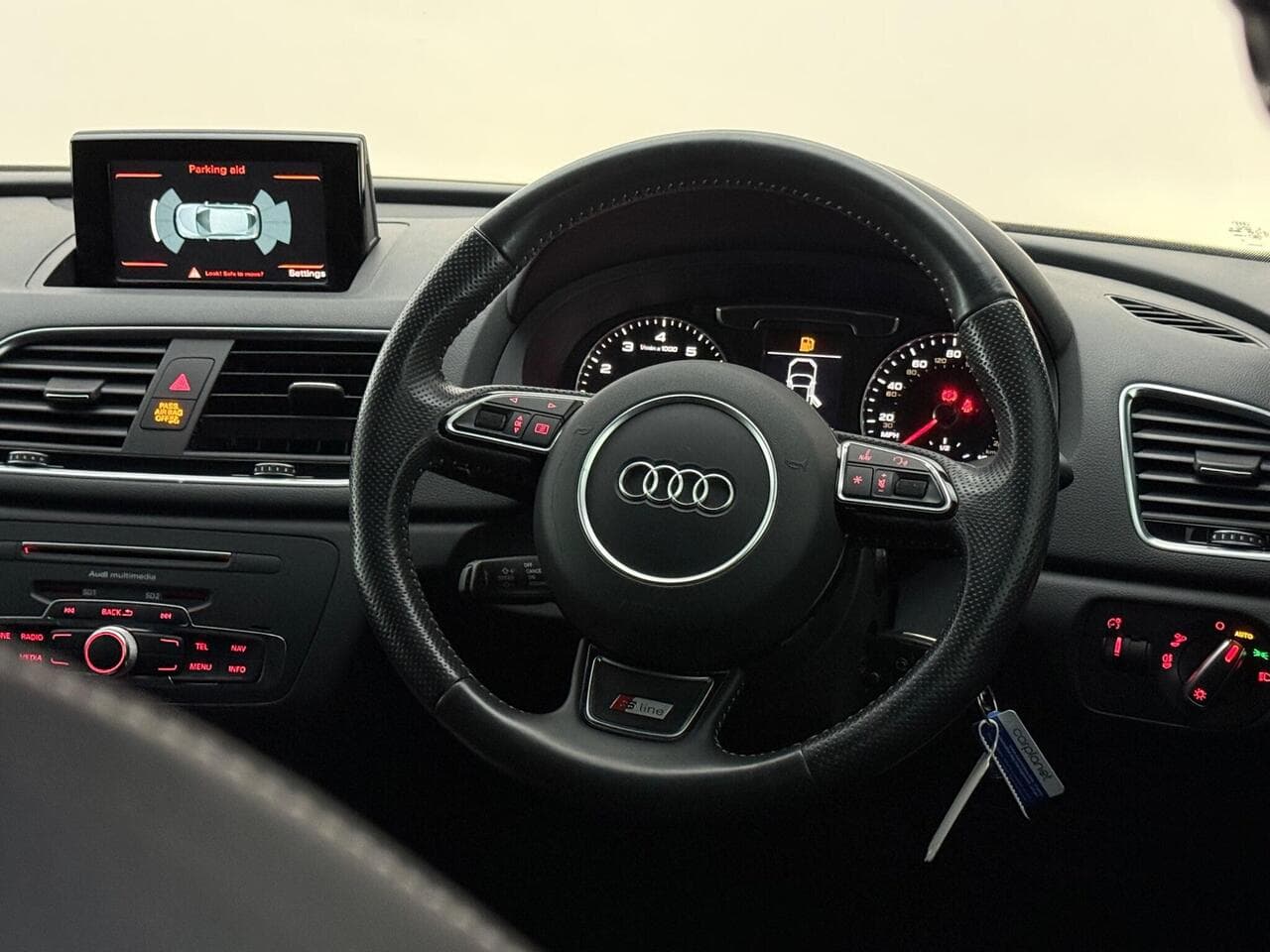Audi Q3 thumbnail Steering Wheel