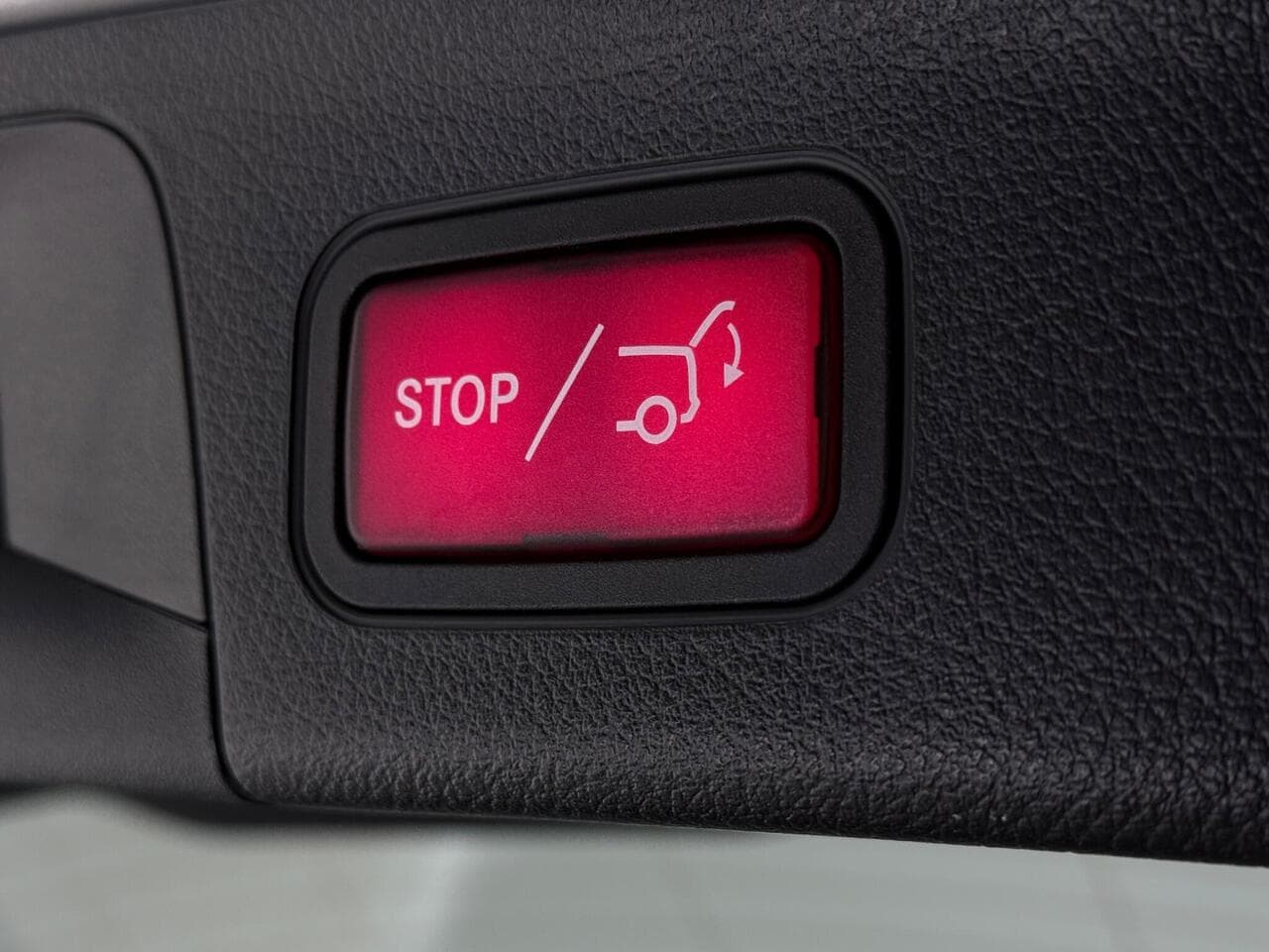 Mercedes-Benz GLA thumbnail Misc Controls