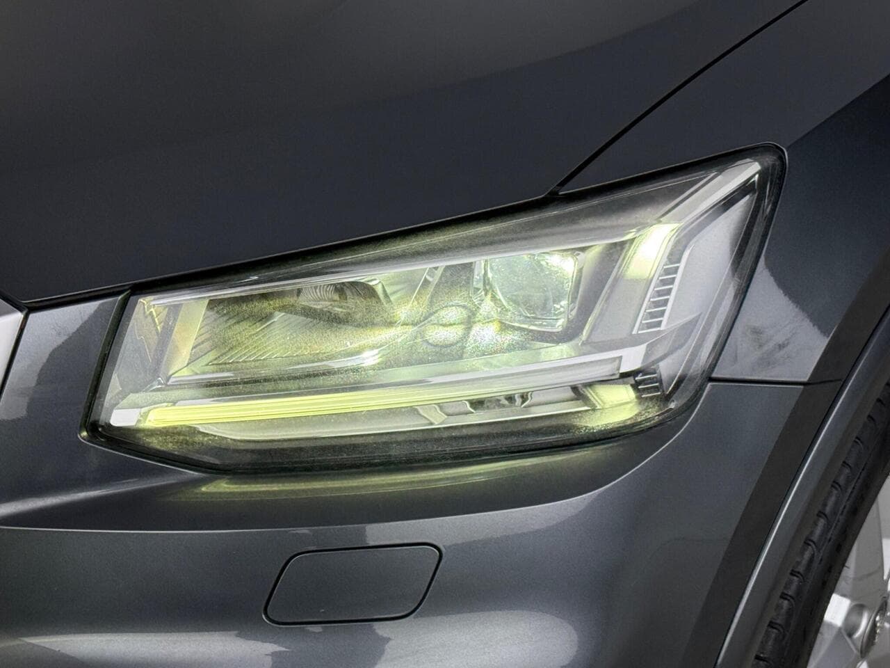 Audi Q2 thumbnail Lights Front