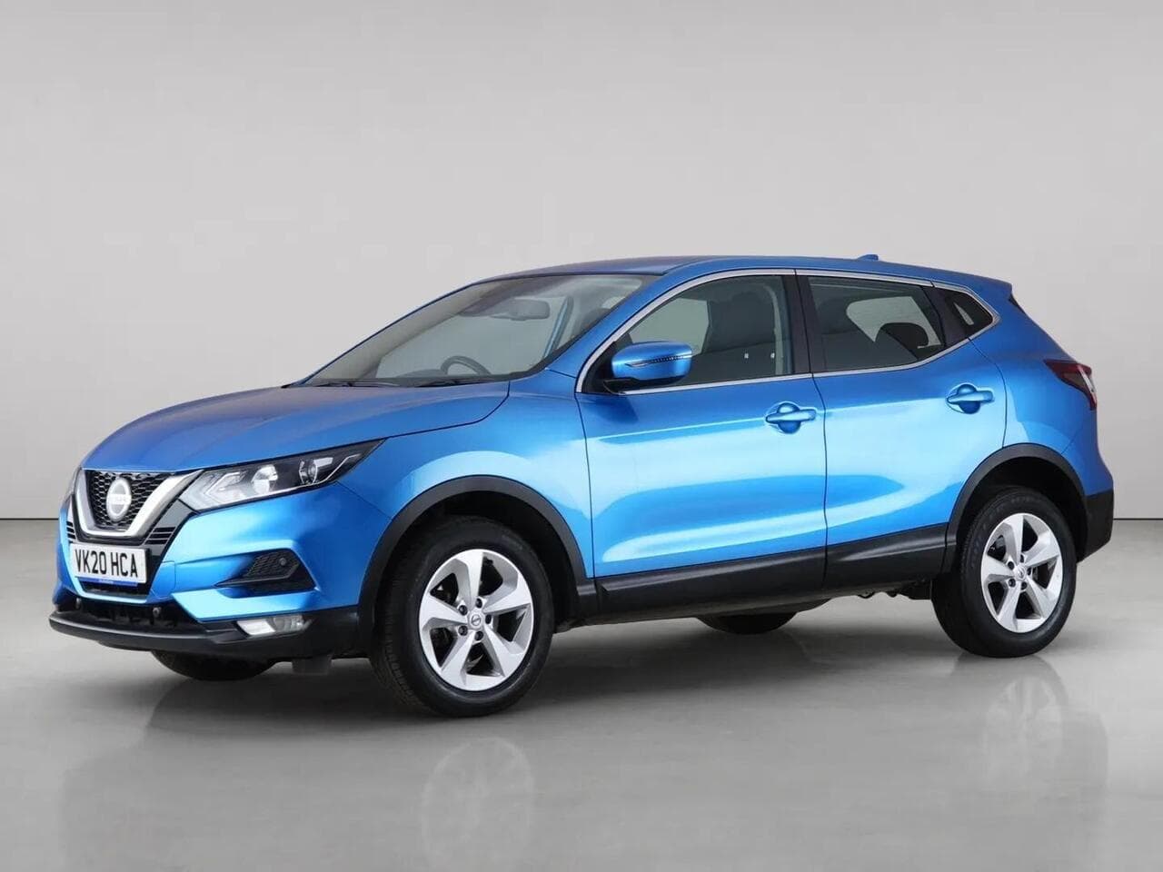 Nissan Qashqai thumbnail Front Left
