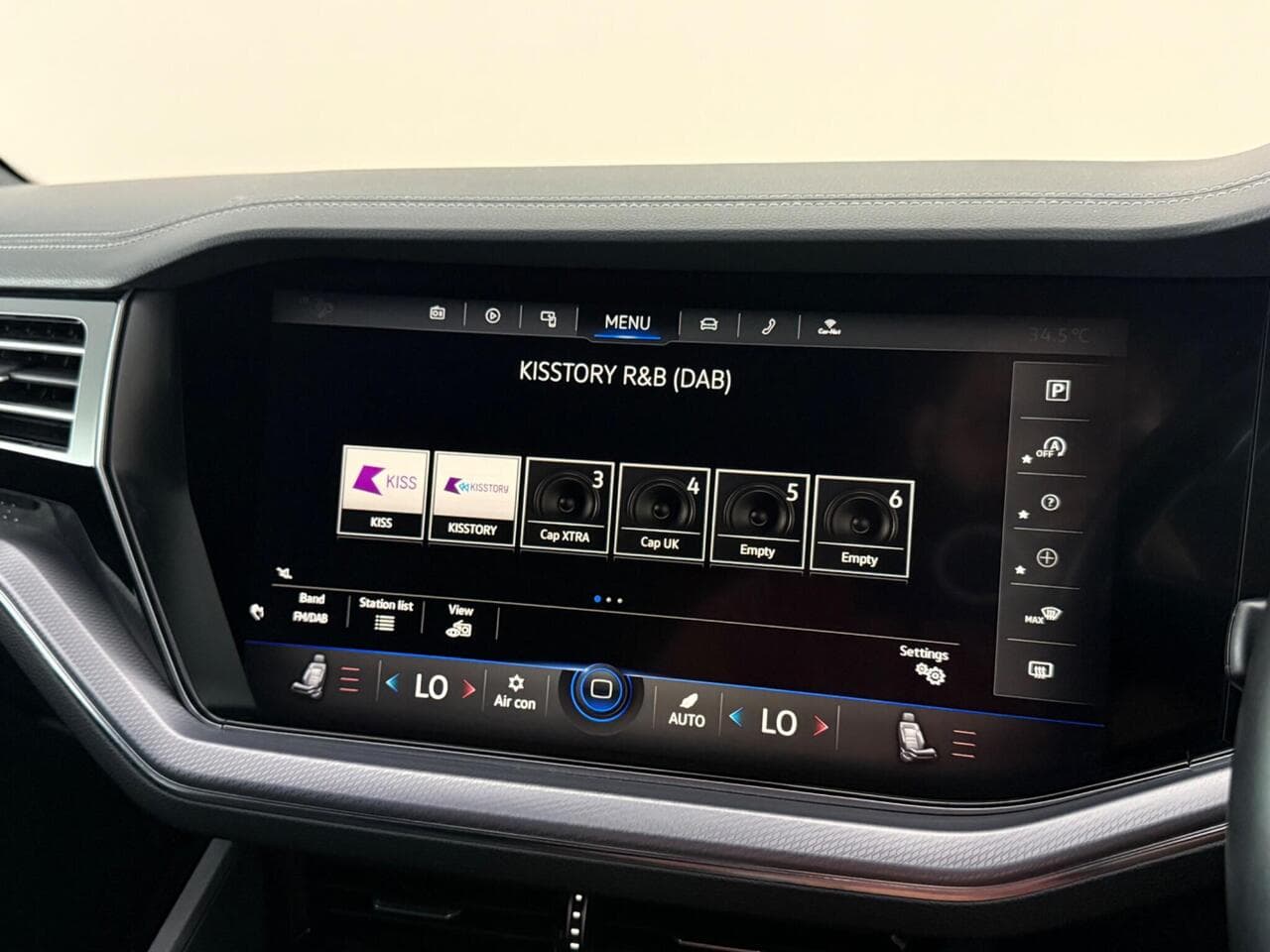 Volkswagen Touareg thumbnail Infotainment System