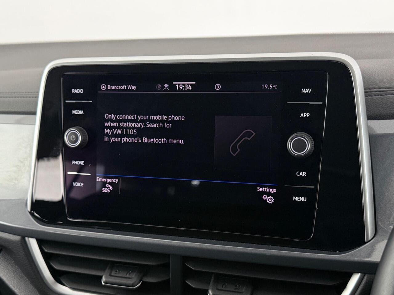 Volkswagen T-Roc thumbnail Infotainment System