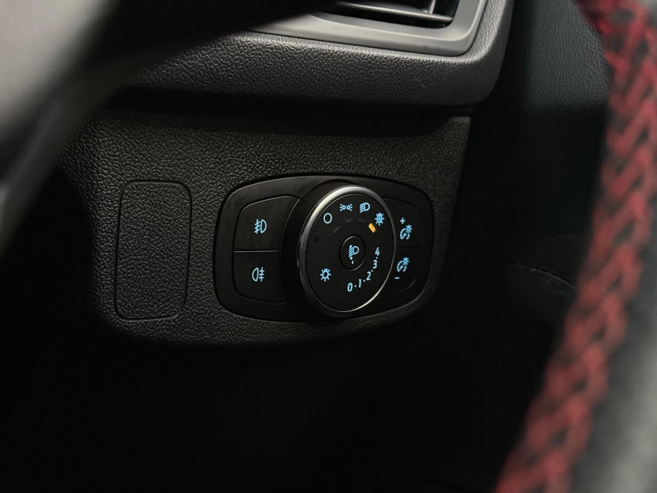 Ford Focus thumbnail Misc Controls