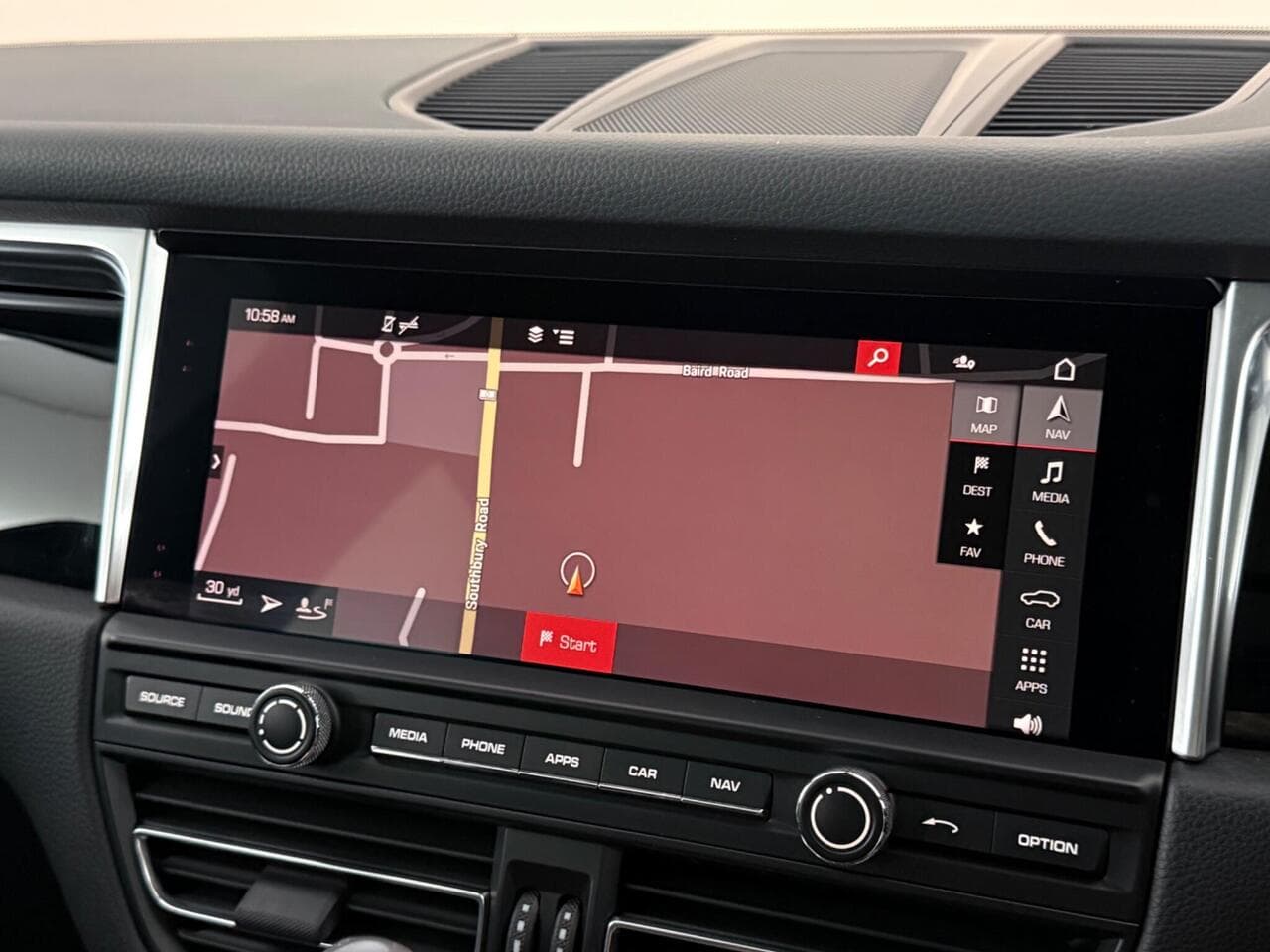 Porsche Macan thumbnail Infotainment System