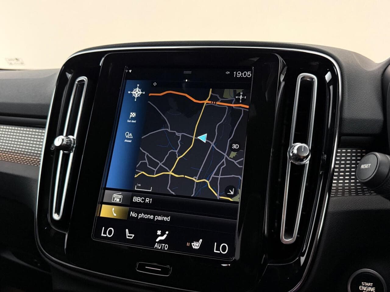 Volvo XC40 thumbnail Infotainment System