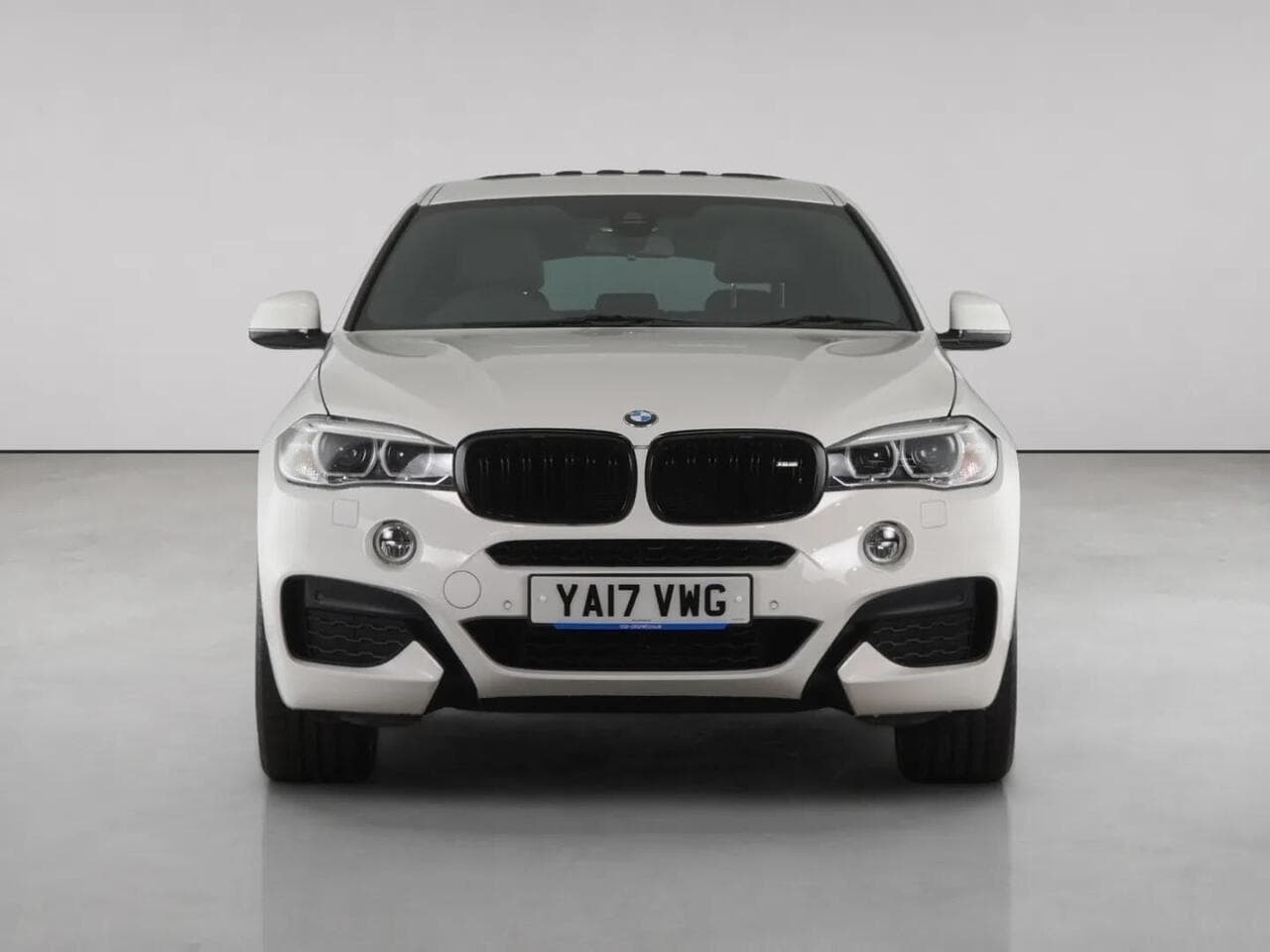 BMW X6 thumbnail Front