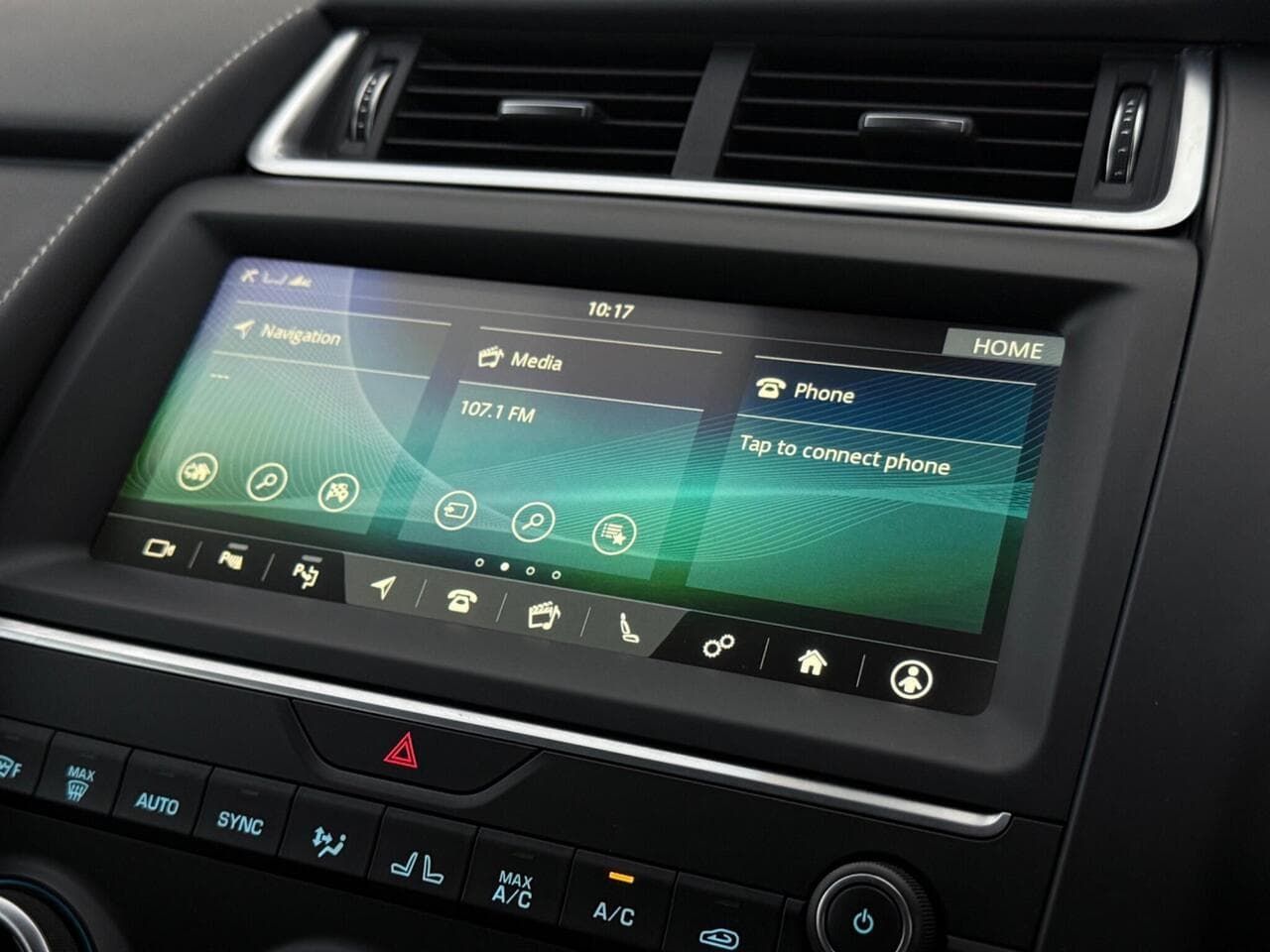 Jaguar E-PACE thumbnail Infotainment System