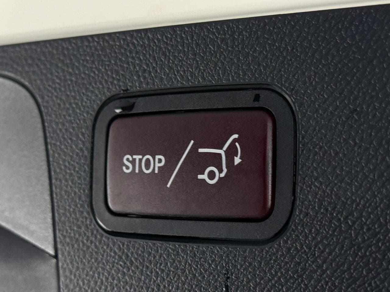 Mercedes-Benz GLC thumbnail Misc Controls