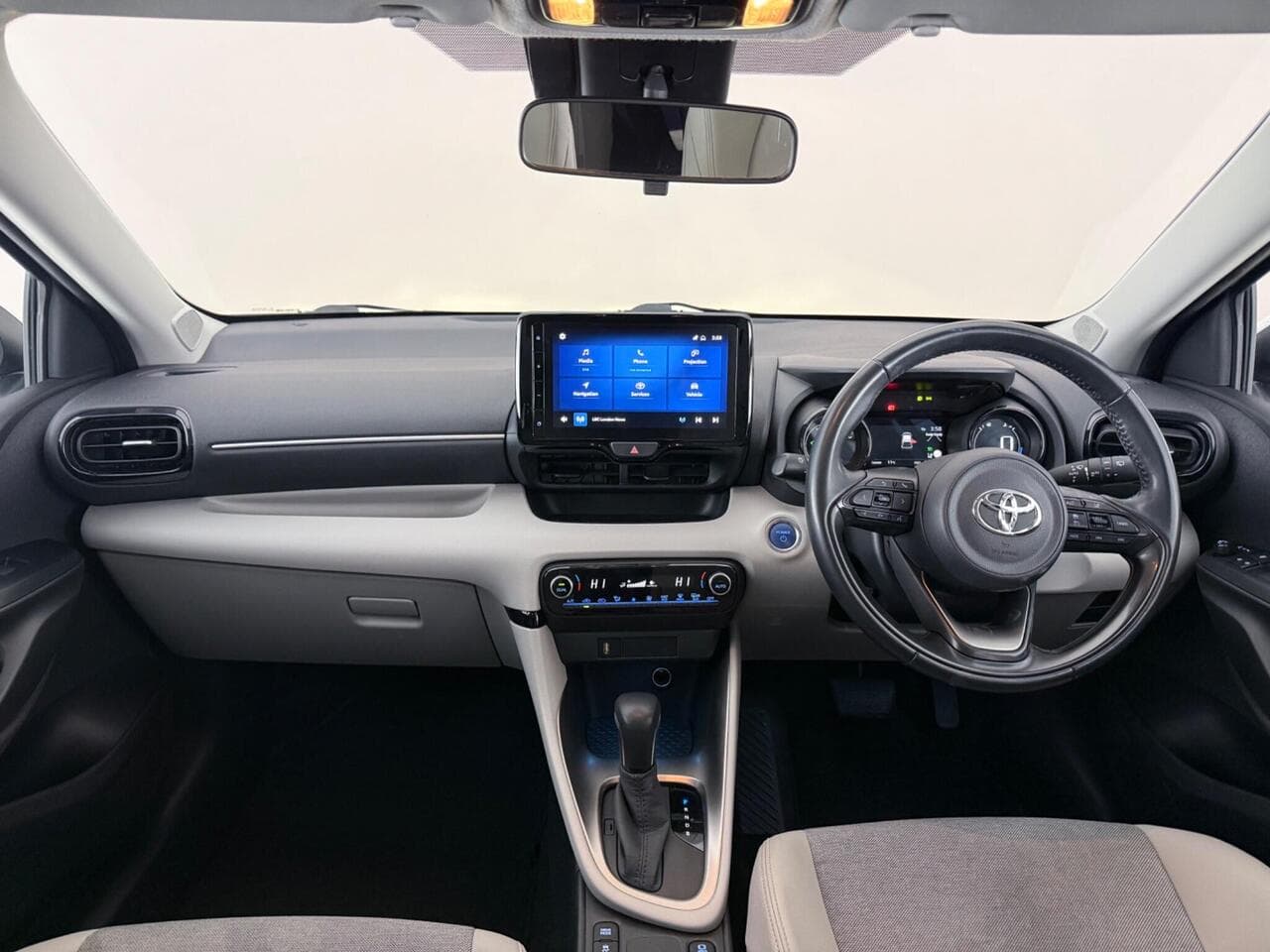 Toyota Yaris thumbnail Interior Front