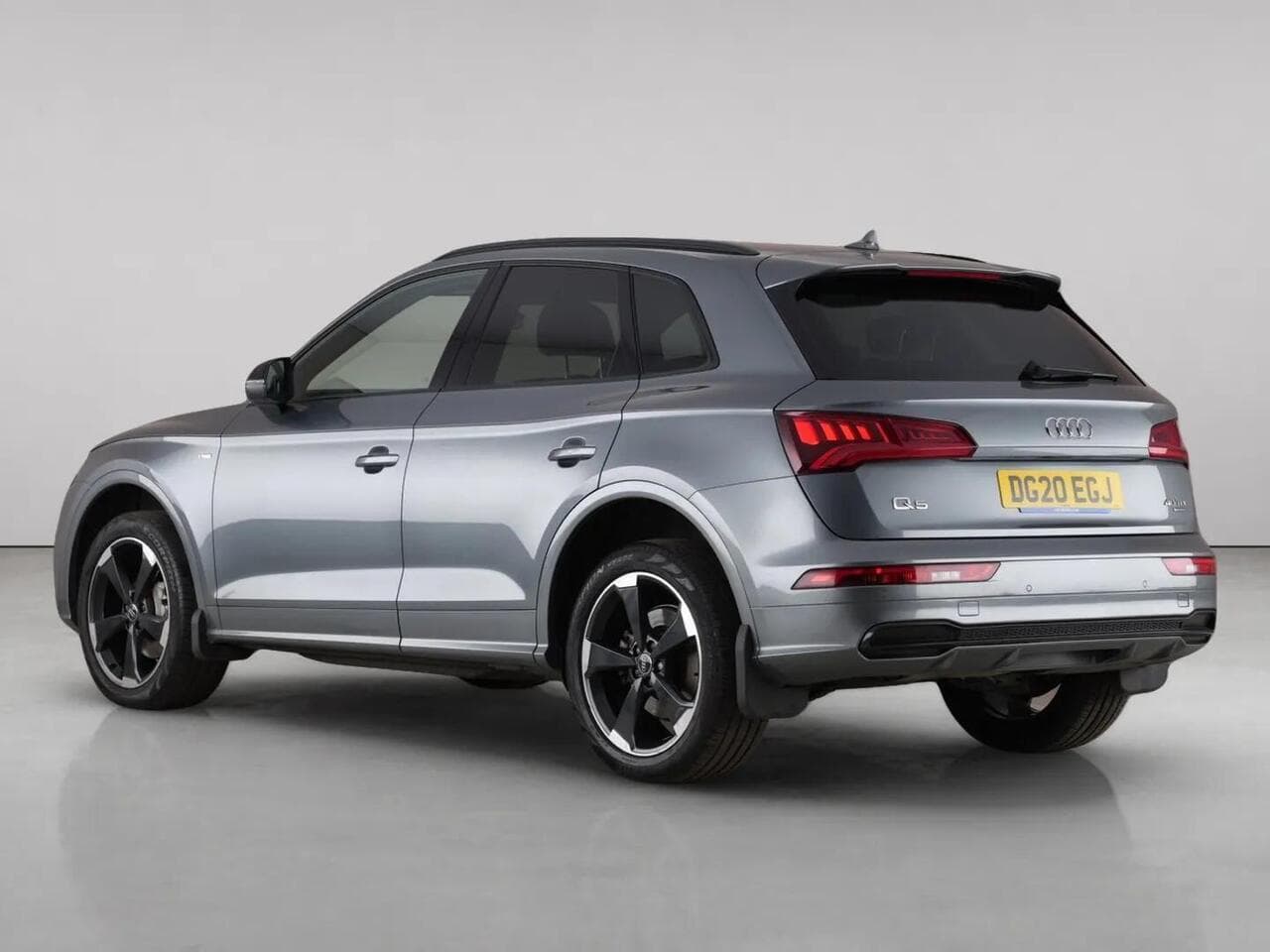 Audi Q5 thumbnail Rear Left