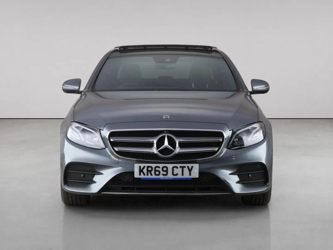 Mercedes-Benz E Class thumbnail Front