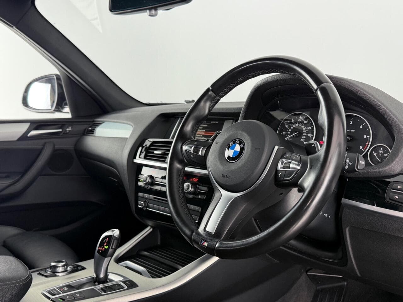 BMW X3 thumbnail Interior Front
