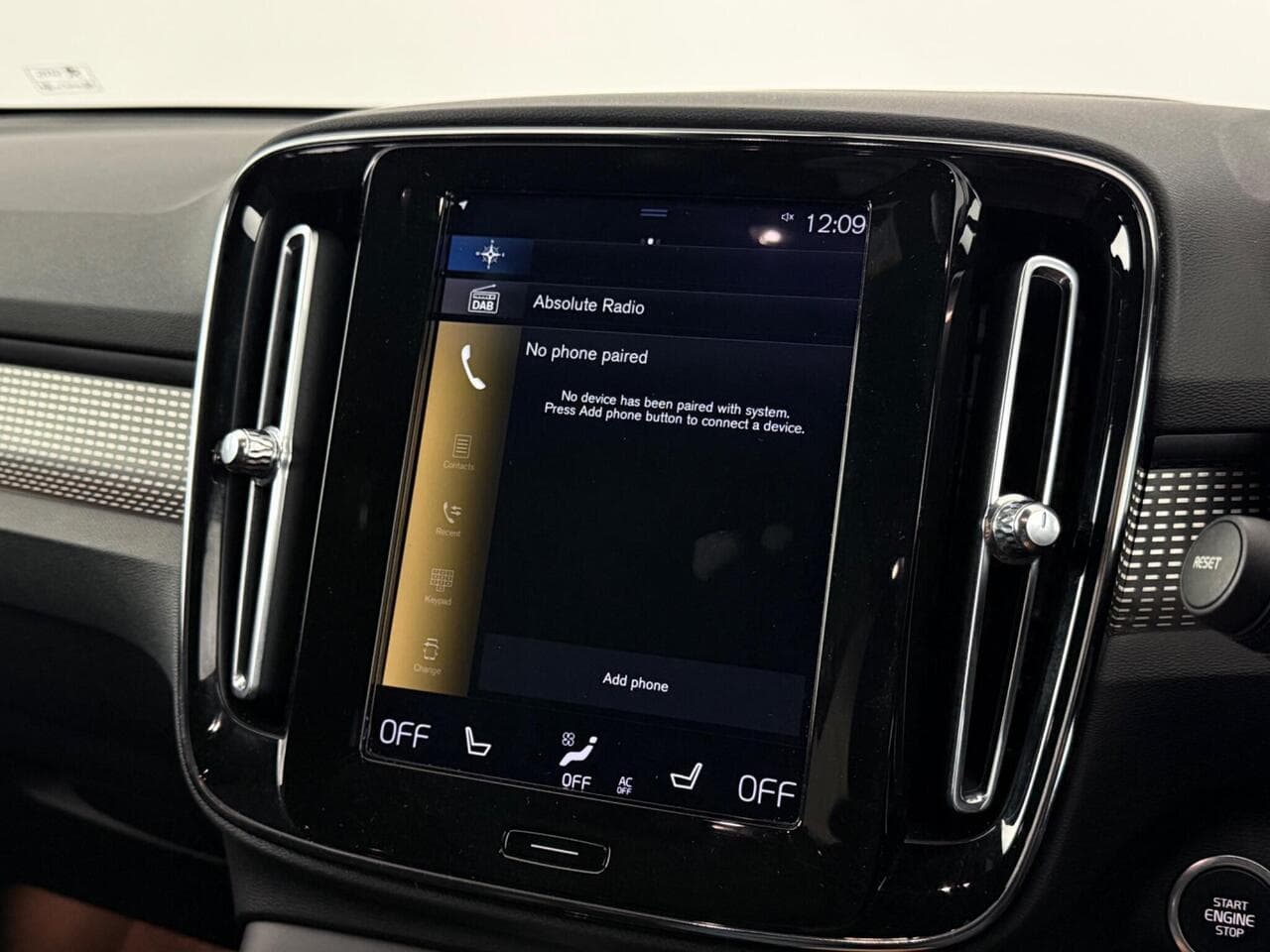 Volvo XC40 thumbnail Infotainment System