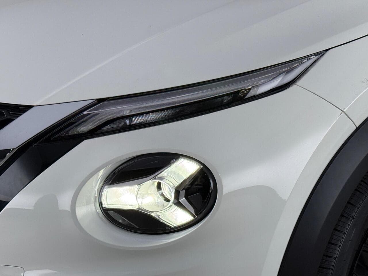 Nissan Juke thumbnail Lights Front
