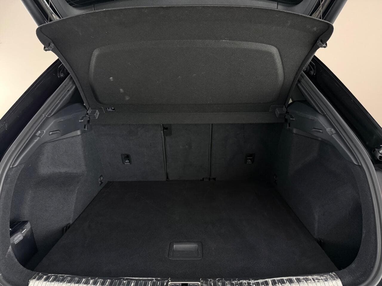 Audi Q3 thumbnail Boot
