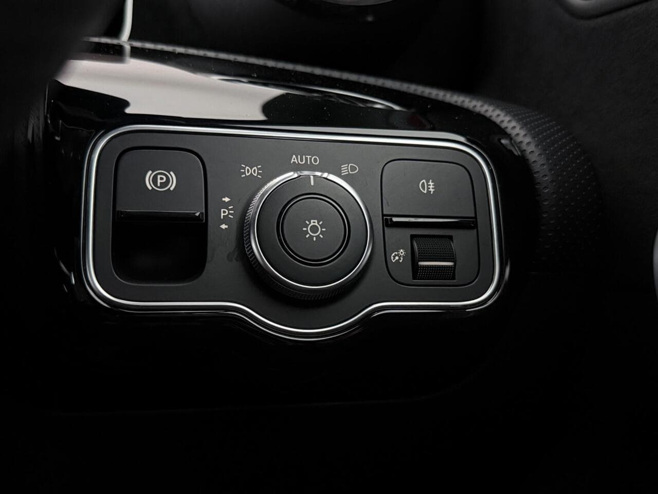 Mercedes-Benz A Class thumbnail Misc Controls