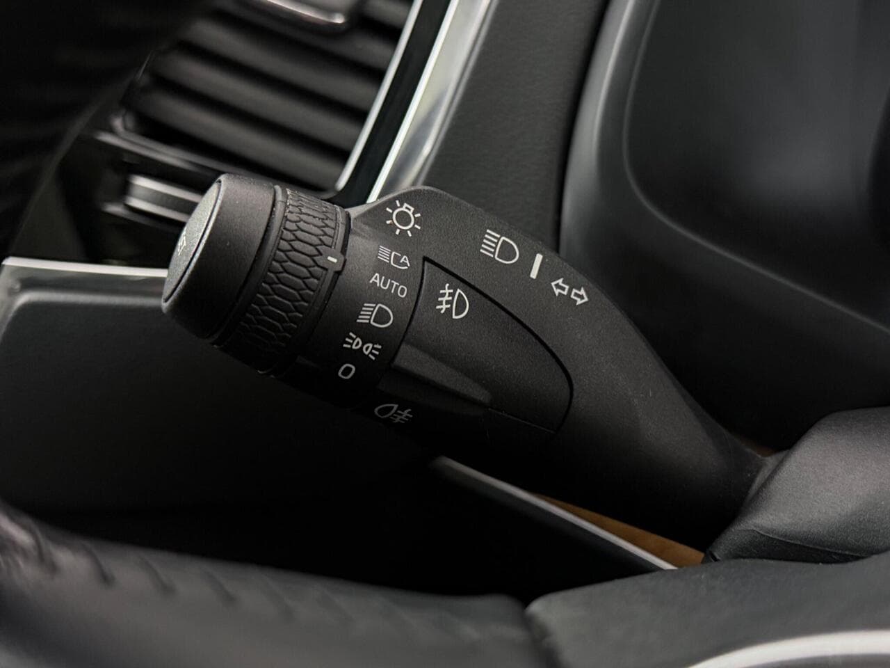 Volvo XC90 thumbnail Misc Controls