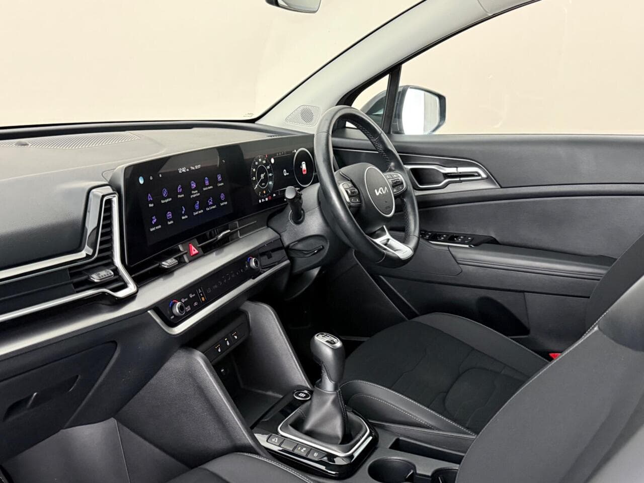 Kia Sportage thumbnail Interior Front