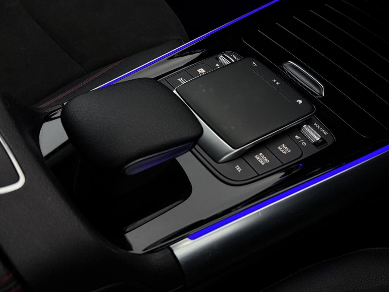 Mercedes-Benz GLA thumbnail Misc Controls