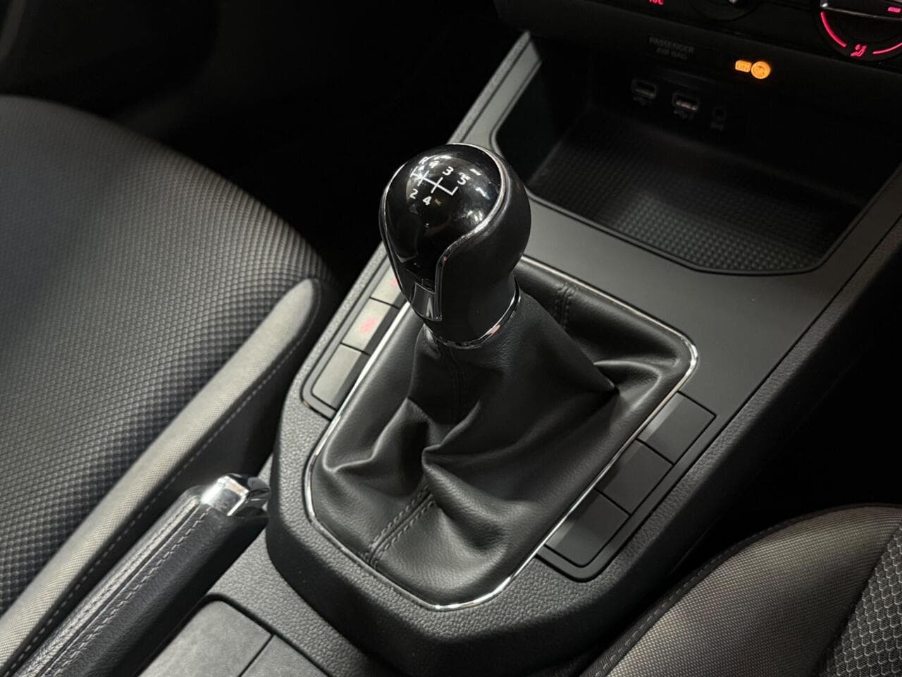 SEAT Ibiza thumbnail Interior Front