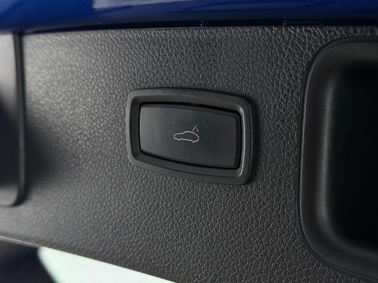 Porsche Macan thumbnail Misc Controls