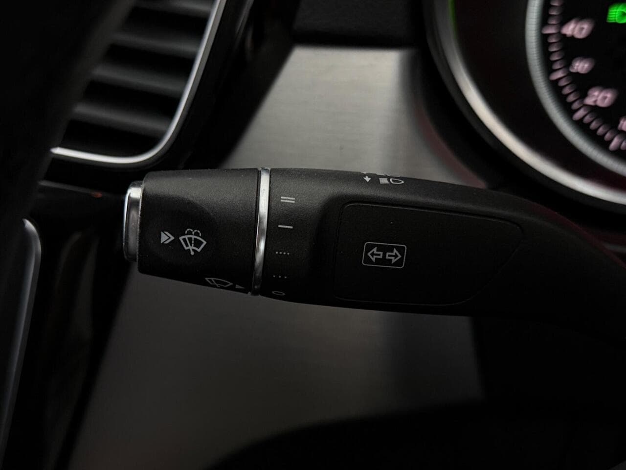 Mercedes-Benz GLE thumbnail Misc Controls