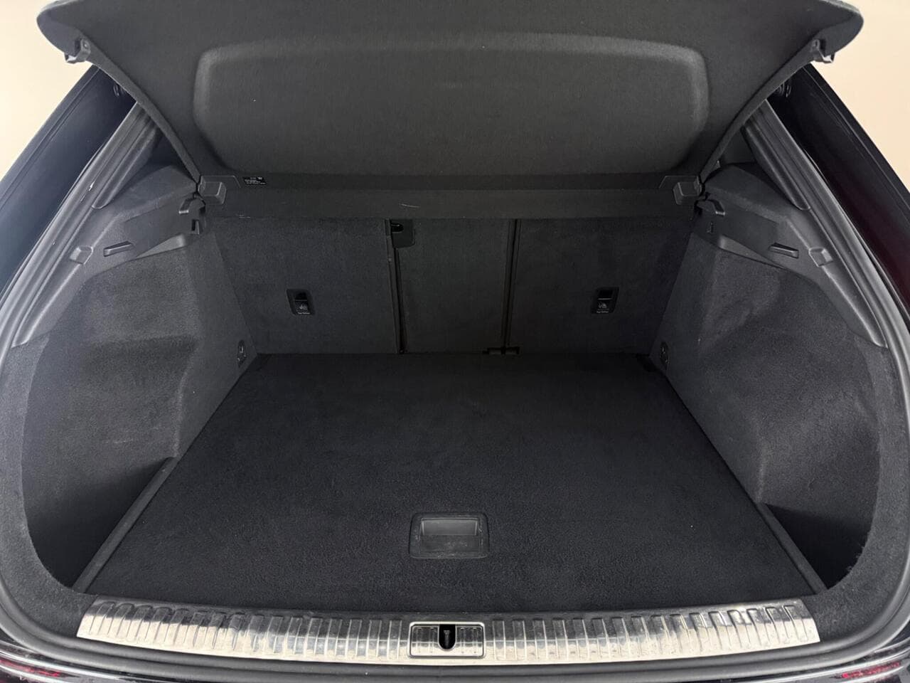 Audi Q3 thumbnail Boot