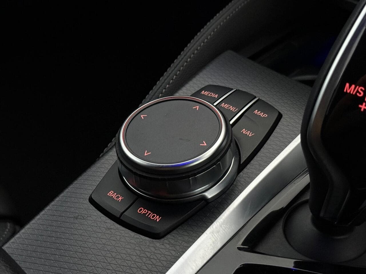 BMW 5 Series thumbnail Misc Controls
