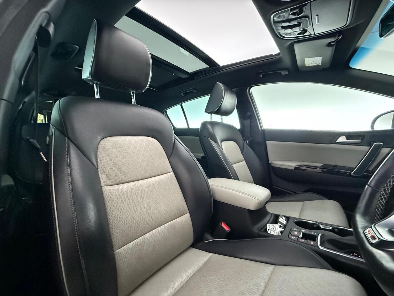 Kia Sportage thumbnail Seat Driver