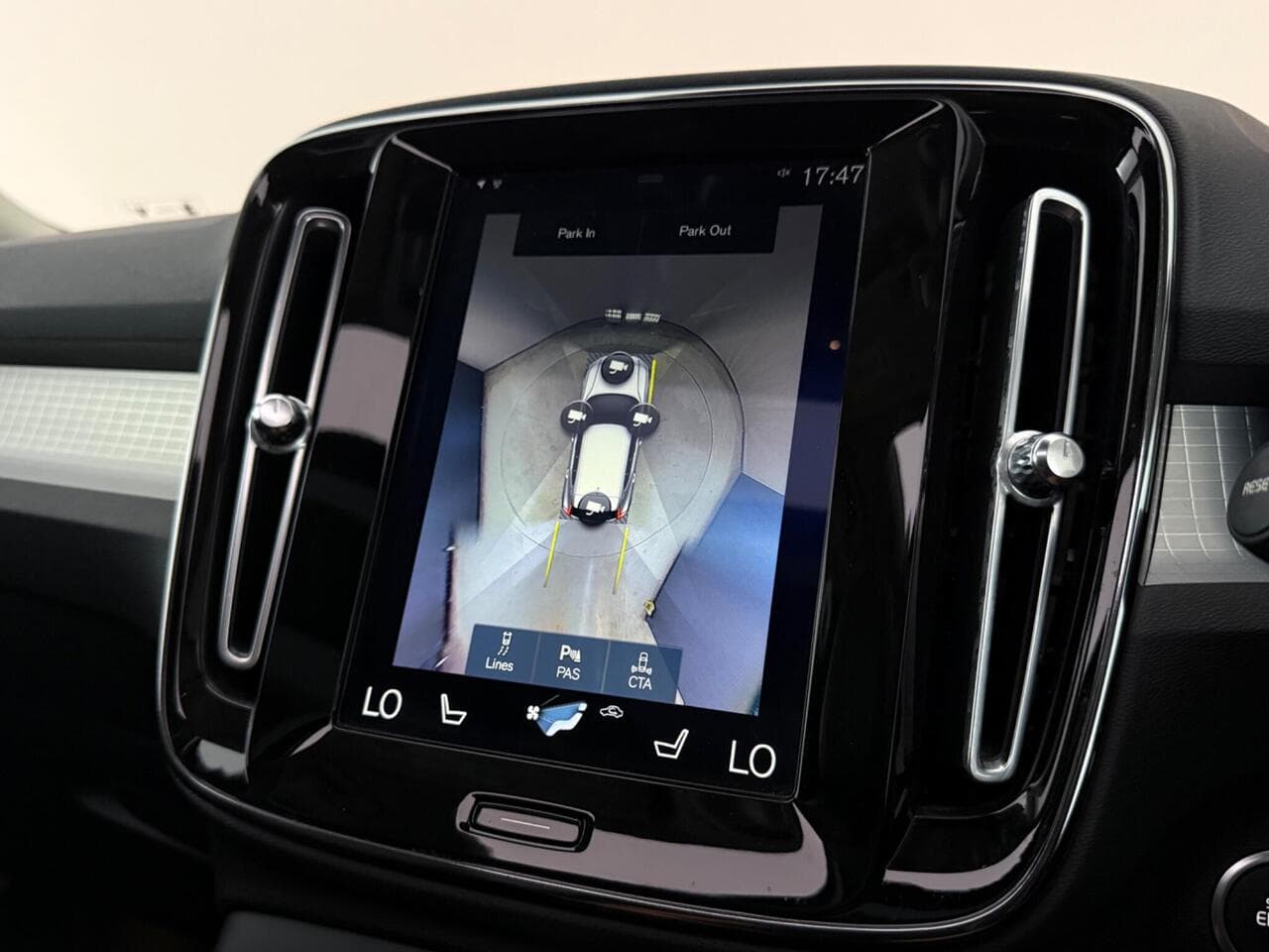 Volvo XC40 thumbnail Infotainment System