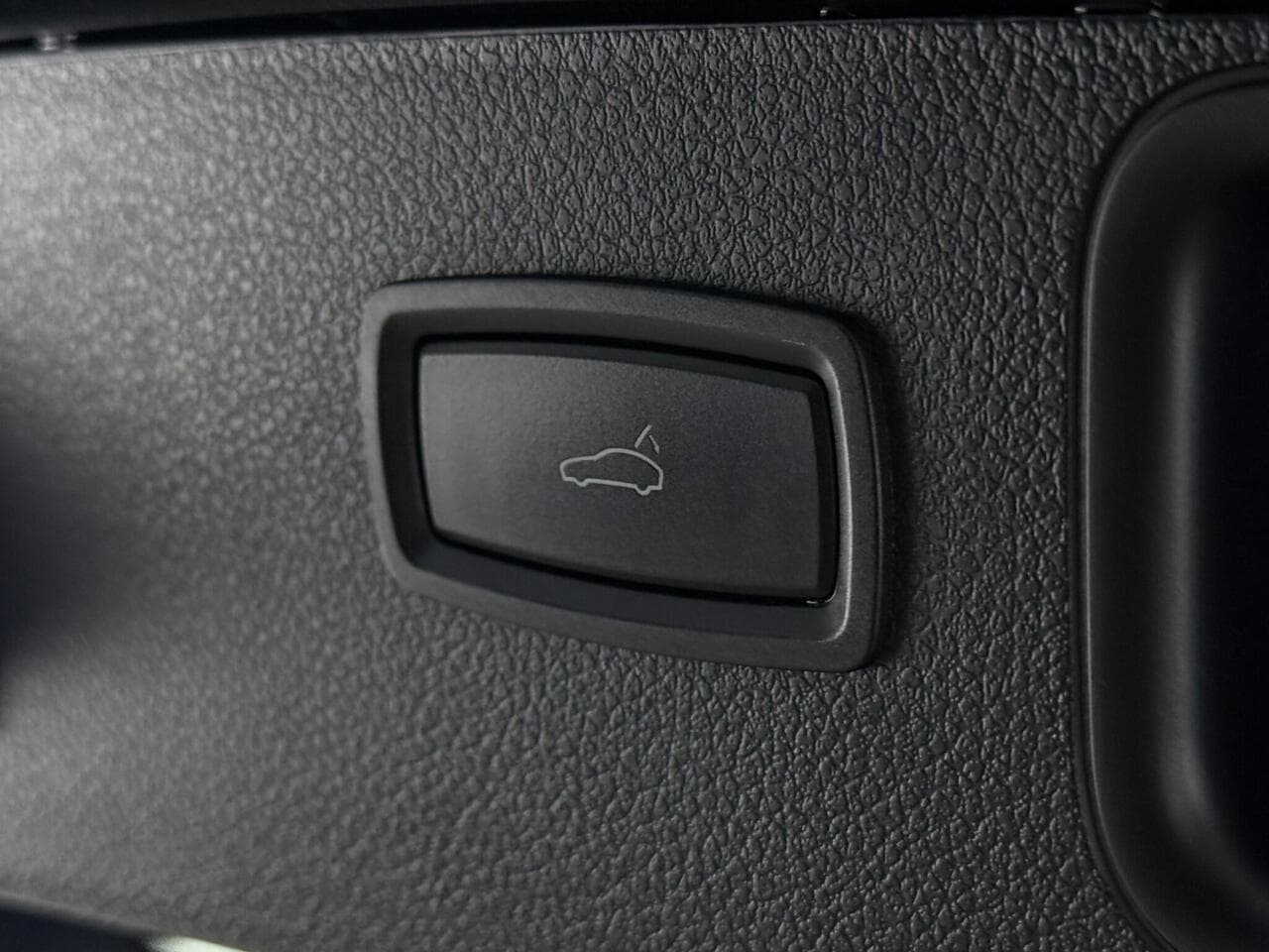 Porsche Macan thumbnail Misc Controls