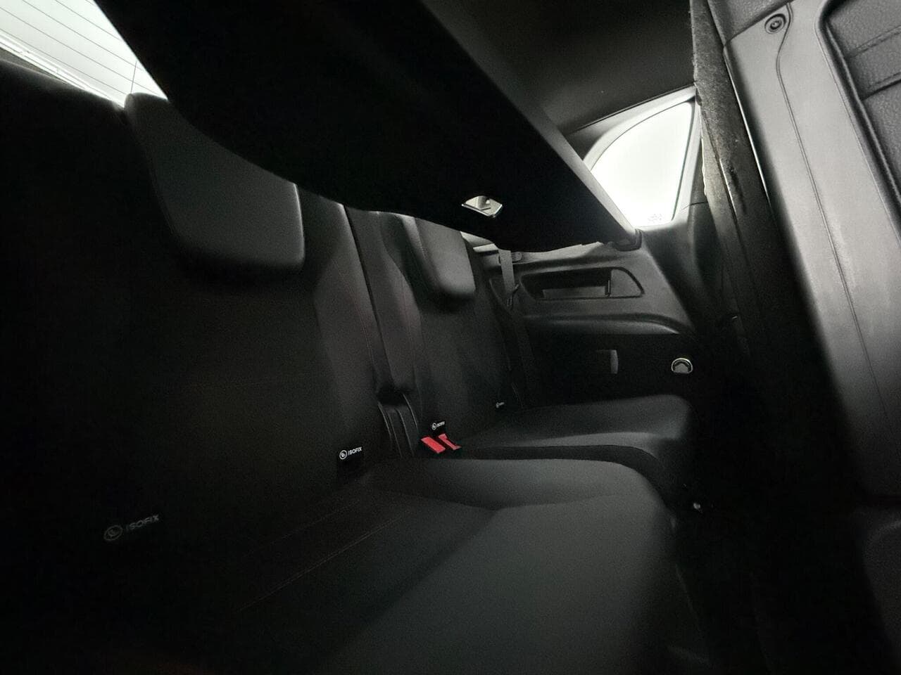 Mercedes-Benz GLB thumbnail Seats Rear
