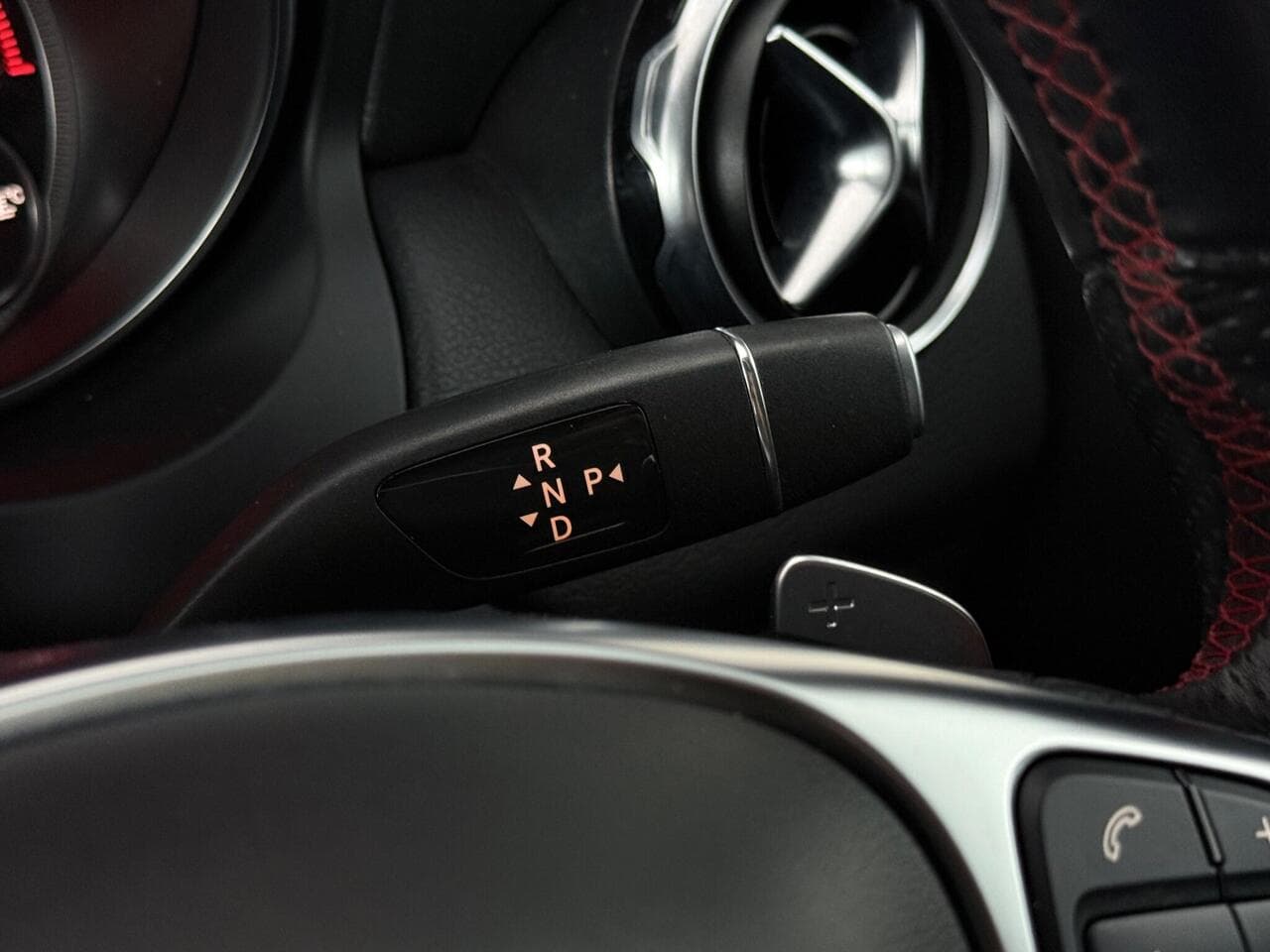 Mercedes-Benz GLA thumbnail Misc Controls