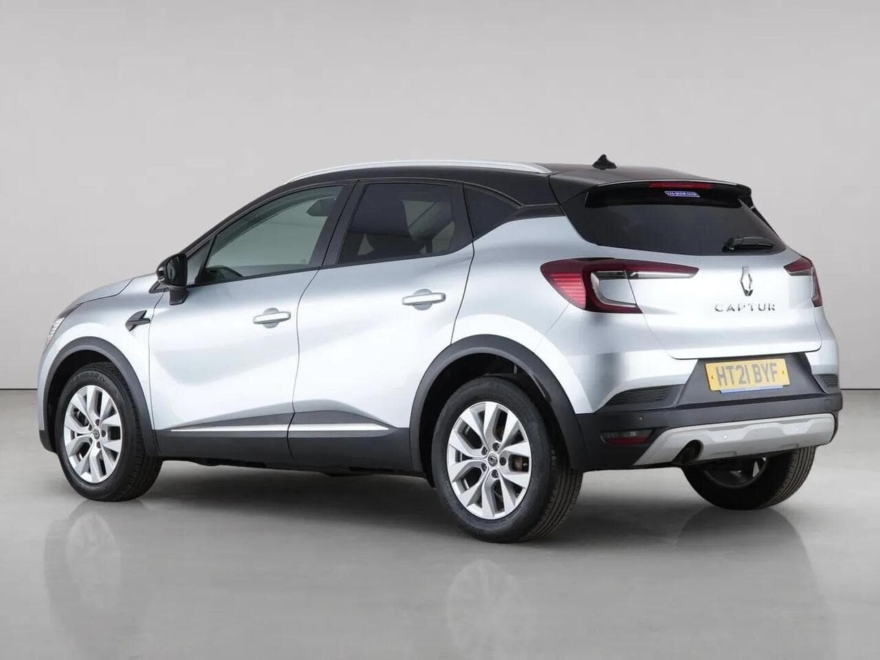 Renault Captur thumbnail Rear Left