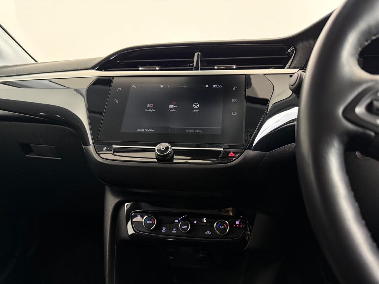 Vauxhall Corsa thumbnail Misc Controls