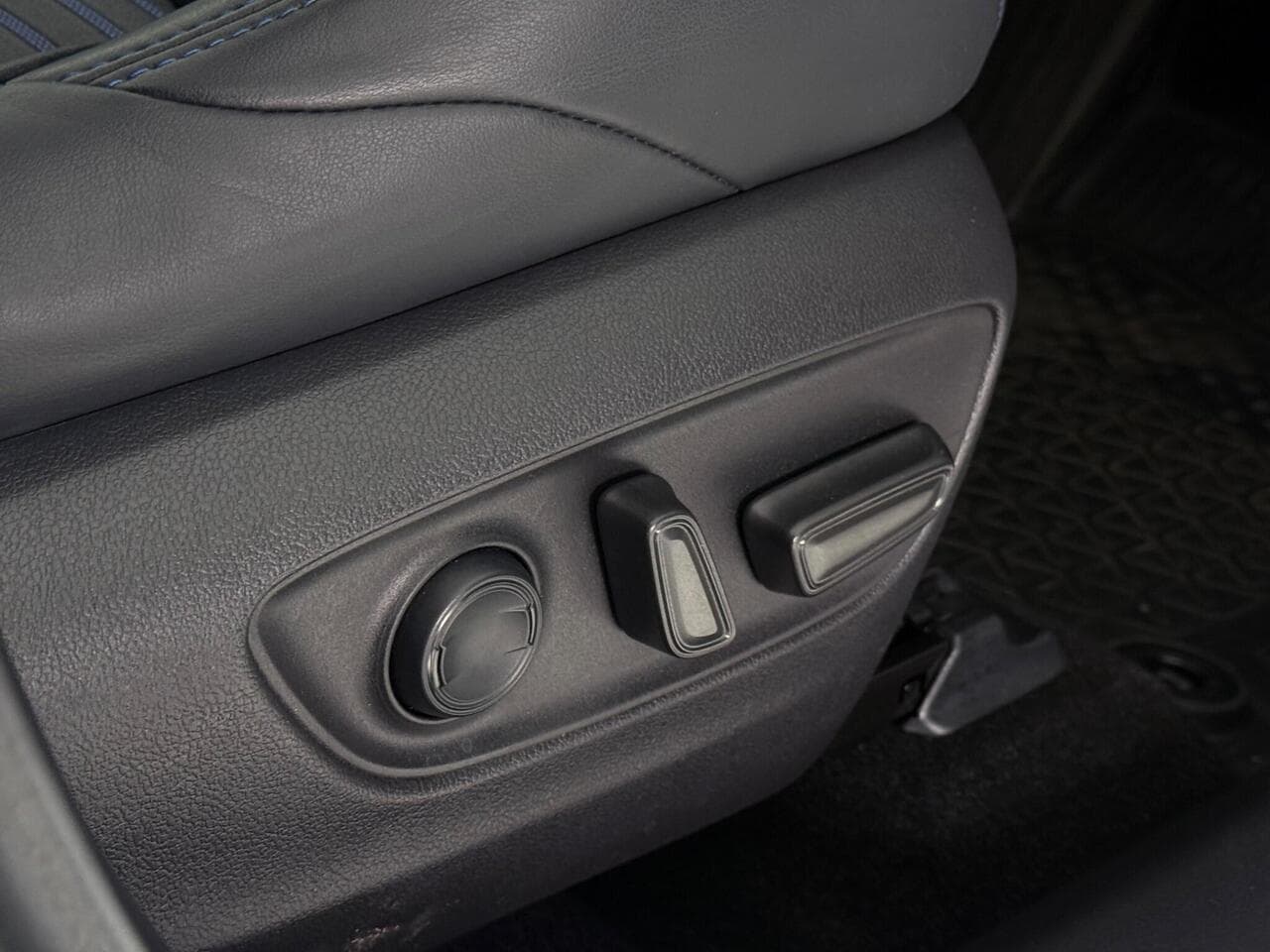 Toyota RAV4 thumbnail Door Interior