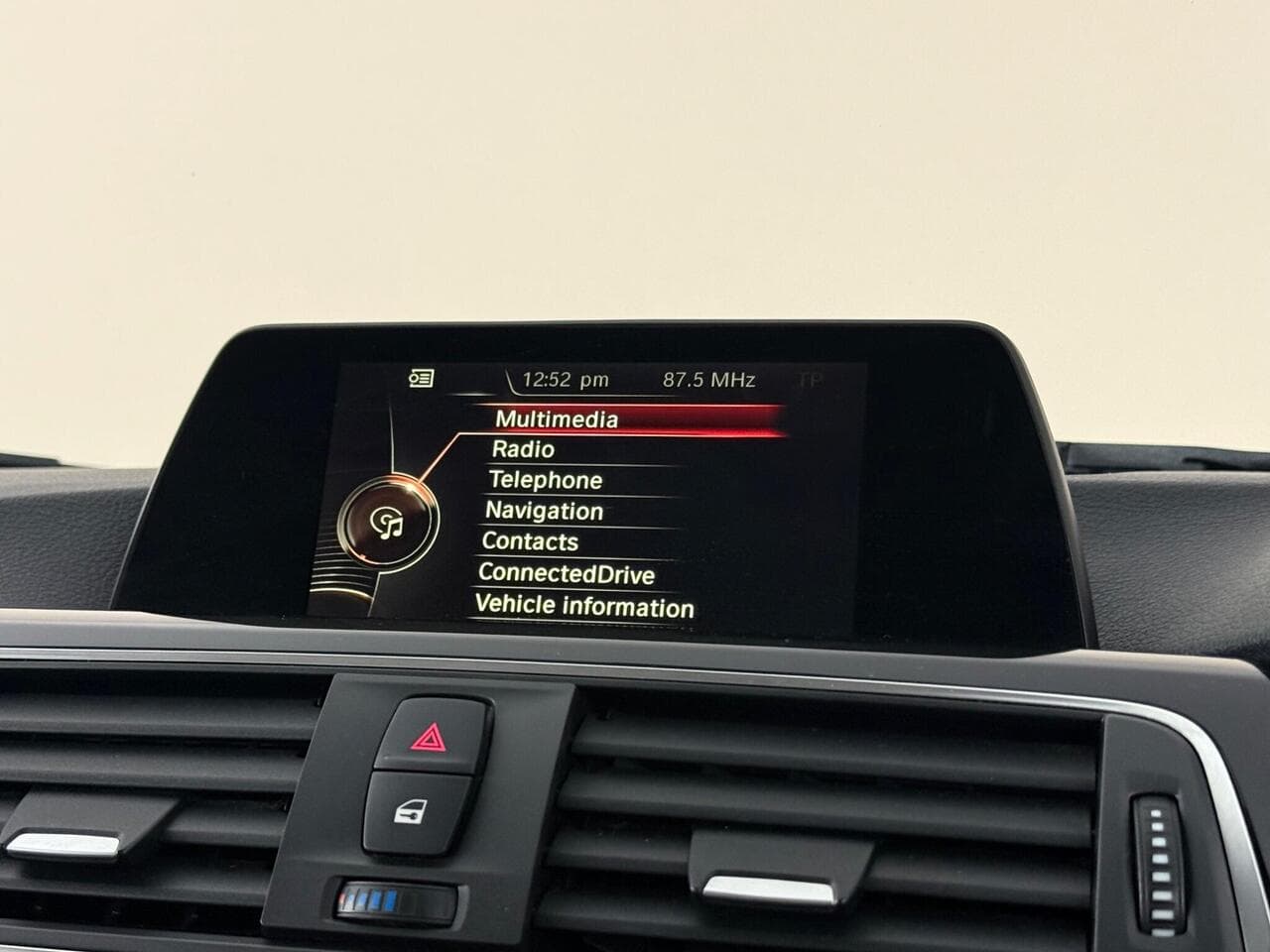 BMW 3 Series thumbnail Infotainment System